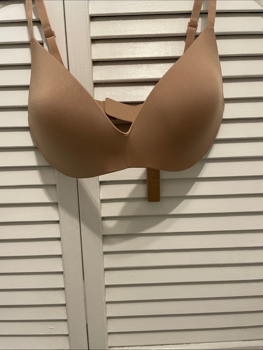SKIMS Wireless Form Push-up Plunge Bra in Light Tan